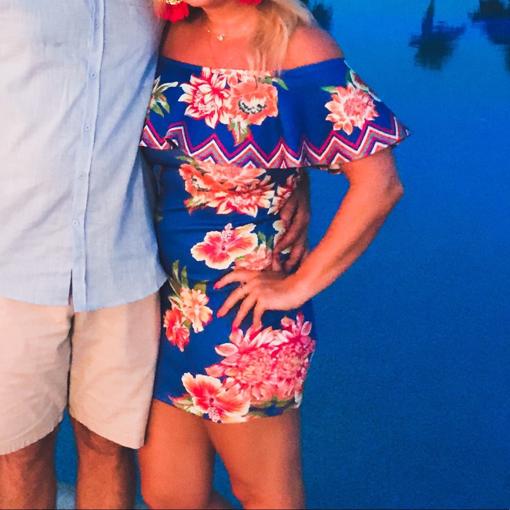 Soft, fitted, off the shoulder. Fun perfect dress